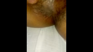 Me cojo ami novia en la cama miéntras le reviso su vagina