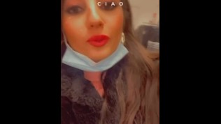 Jeweln_22- Défi- française enlève son string en public,suce et baise avec un inconnu dans un parking